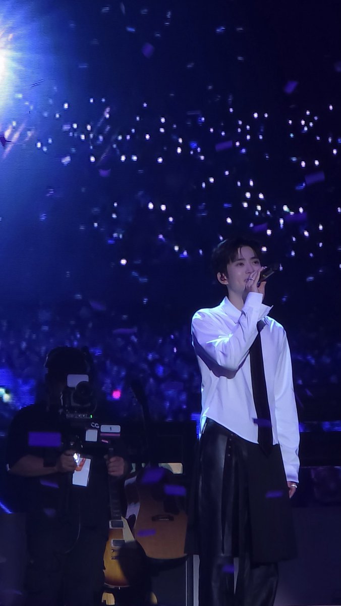fthananta's tweet photo. thanks a lot to ka @ppwnaratang yang bikin fancam aku segacor ini, meanwhile aku udh hopeless bgt, bcz susah bgt nyari rent hp buat fancon jaehyun, kakanya very very helpful dan malah nutorin aku karna aku iphone user, lovee banget, bakal langganan sii! 🥰🫶 https://t.co/oO5rK8fC9z