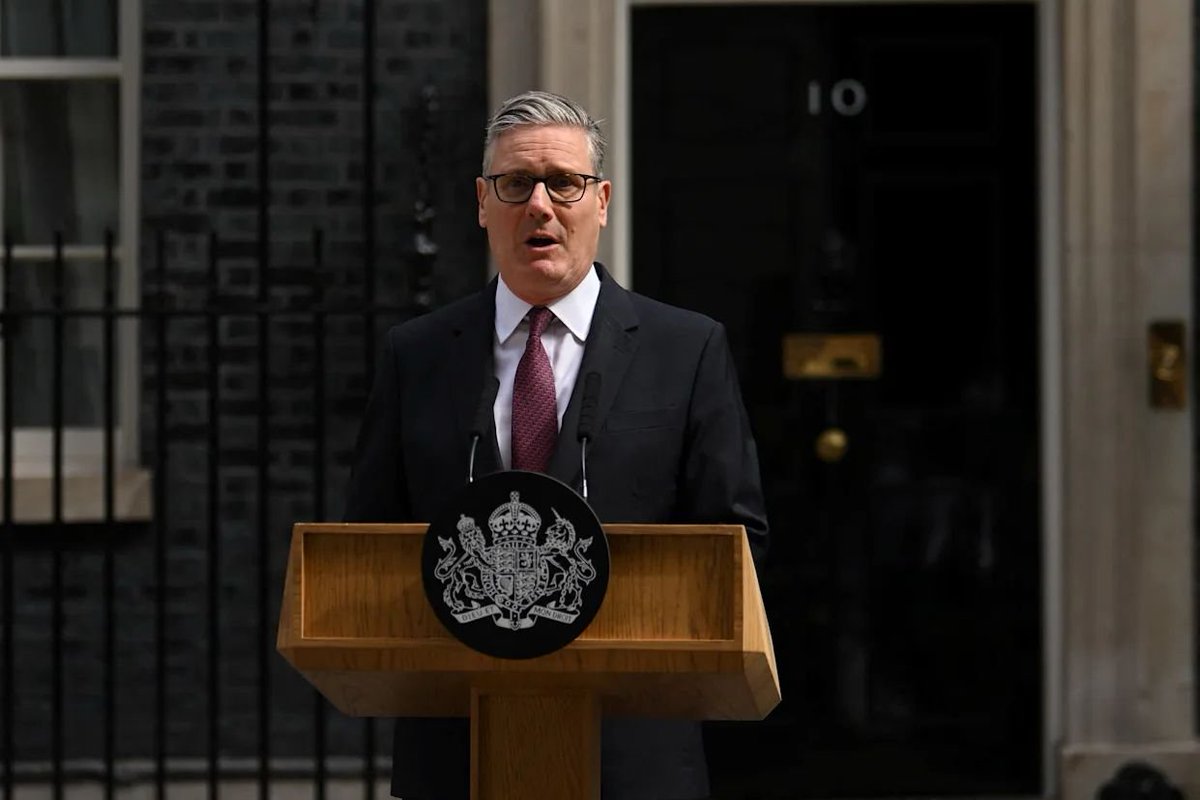 TrenchesAndCity's tweet photo. 🇬🇧 BREAKING: UK Prime Minister Keir Starmer resigns. 

“I will resign as Leader of the Labour Party. I have spoken to His Majesty the King this morning to inform him of my decision.” https://t.co/W2F09FBDWi