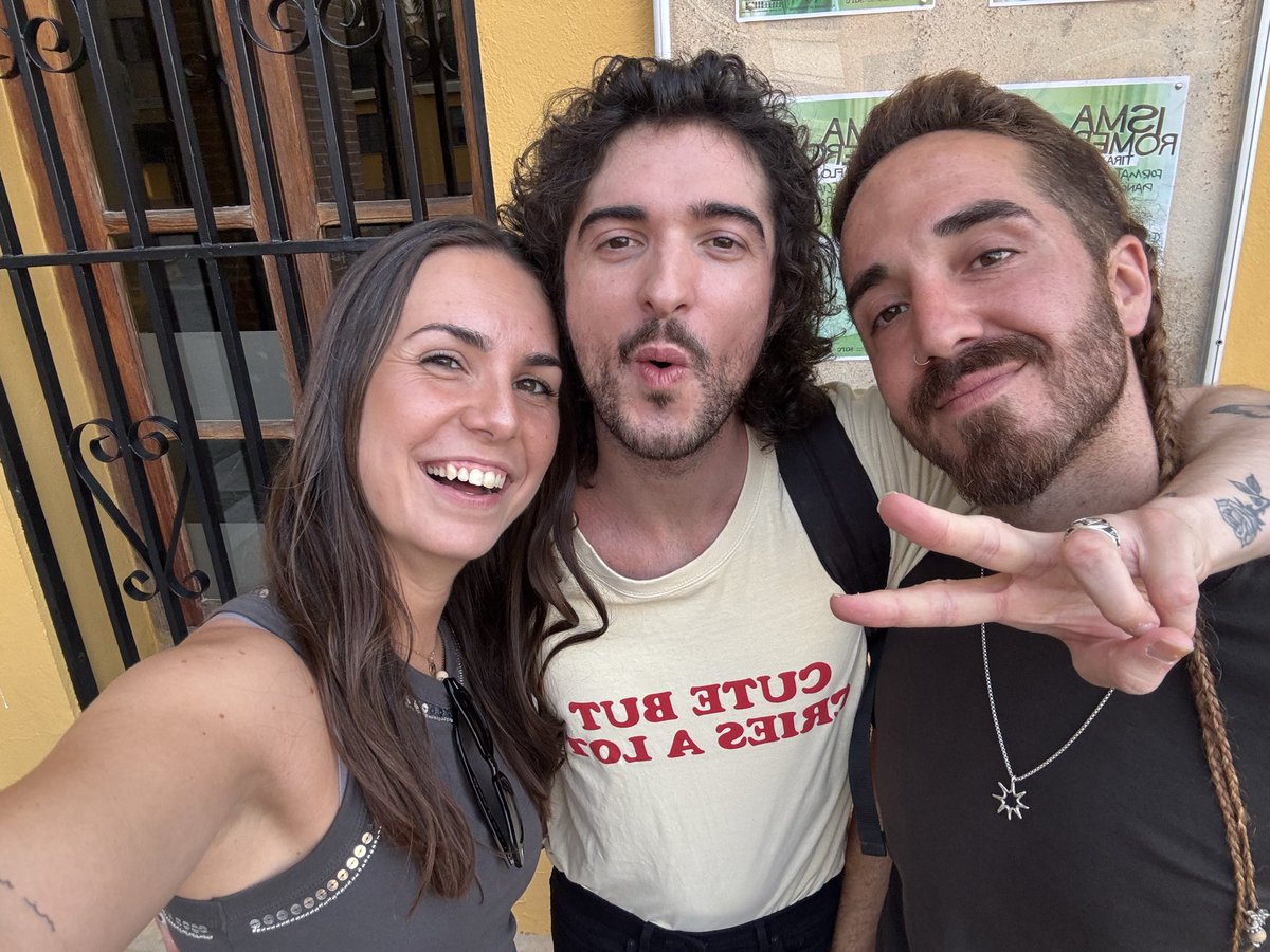 marinacorman's tweet photo. 3 locos por la música 🤩 
Nunca antes un Sagi un Capri y un Escorpio hicieron tan buen match 😜 https://t.co/NNjHAKlpyU