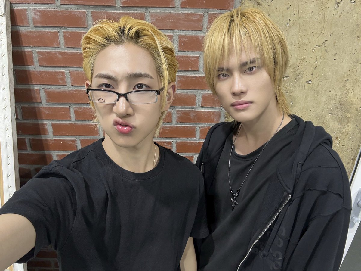 NewBeat_twt's tweet photo. [#최서현]

아 전여여정 귀찮게 굴지 좀 마 https://t.co/9d7DG2CEJi