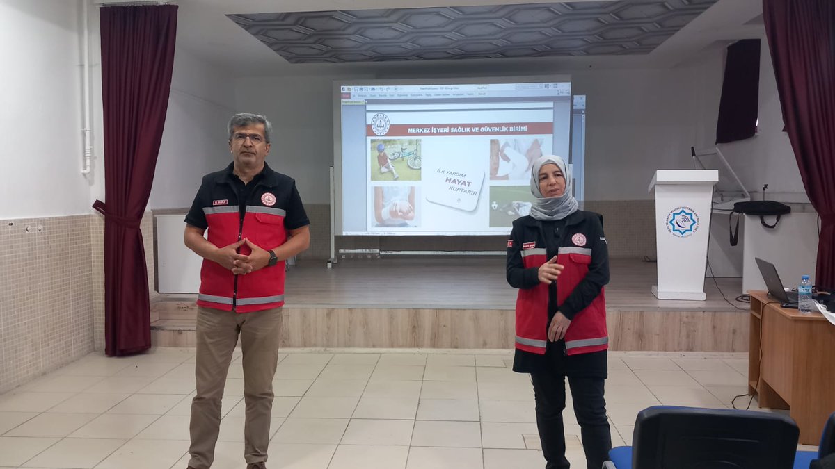 selcukluttmtal's tweet photo. Okulumuz 9. sınıf öğrencilerine yönelik olarak, sağlık ve güvenlik bilincini artırmak amacıyla “İlkyardım Eğitimi” konulu bir seminer düzenlendi. Seminer, Atatürk Sağlık Meslek Lisesi'nin değerli eğitimcileri tarafından gerçekleştirildi.
@konyamem 
@MeslekiEgitim42 https://t.co/PTCm3vCogC