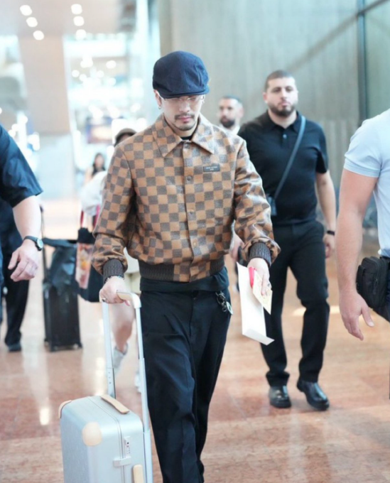 AboutMusicYT's tweet photo. Jackson Wang of GOT7 debuts new beard ahead of Paris Fashion Week. https://t.co/Ftn87boCmL