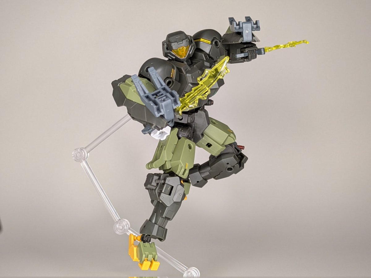 Oliver0133's tweet photo. "eEXM-23S/G テックプロト・サプレッション"
テックプロトをベースとした現地改修機。フォレスティエリ04から採用した脚部と、腰のバーニアにより森林地帯を縦横無尽に動く高い運動性を獲得した。
#30MMCM2026
#30MMEF https://t.co/2kh5kMP9dA