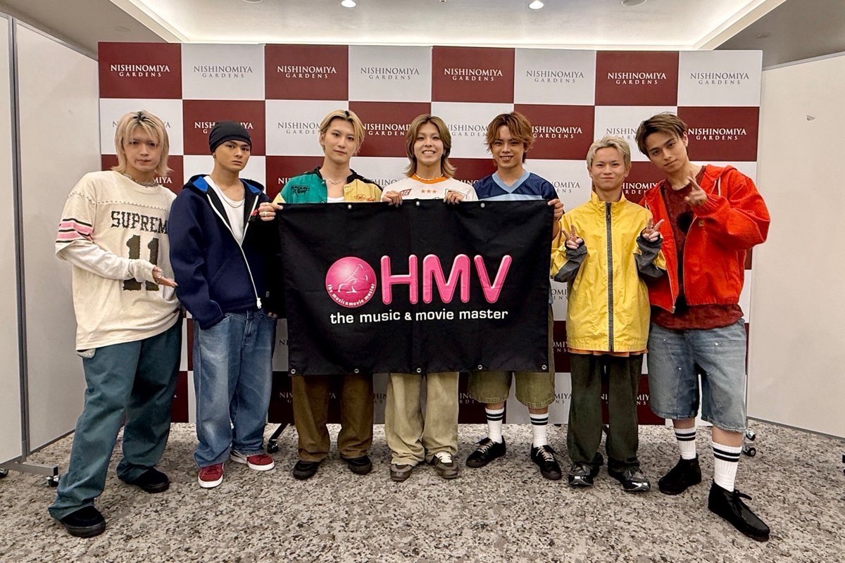 HMV_Nishinomiya's tweet photo. 【#KIDPHENOMENON】
先日開催の #PurpleCirKID Vol.8にて
#キドフェノ の皆様より
フラッグショットをいただきました🫶🏻

生憎のお天気でしたが
雨をも味方につけた激レアパフォーマンス格好良すぎました😭💘

サイン色紙もLDHコーナーに掲示中です💞

西宮店は引き続き
KID PHENOMENON大大大応援中👑💜 https://t.co/uJUGgSwcXg