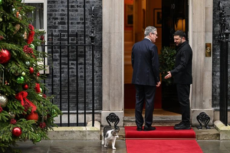 MarioNawfal's tweet photo. 🇬🇧 Starmer just resigned. Larry the Cat has seen this movie 6 times already.

10 Downing Street's longest-serving employee isn't a minister, an advisor, or even human. 

He's a cat, and he's reportedly unbothered, as usual.

Larry's been Chief Mouser since 2011. He's outlasted Cameron, May, Johnson, Truss, Sunak, and now Starmer.

Prime ministers come and go. Larry stays.

Source: The Telegraph / Writer: Michael