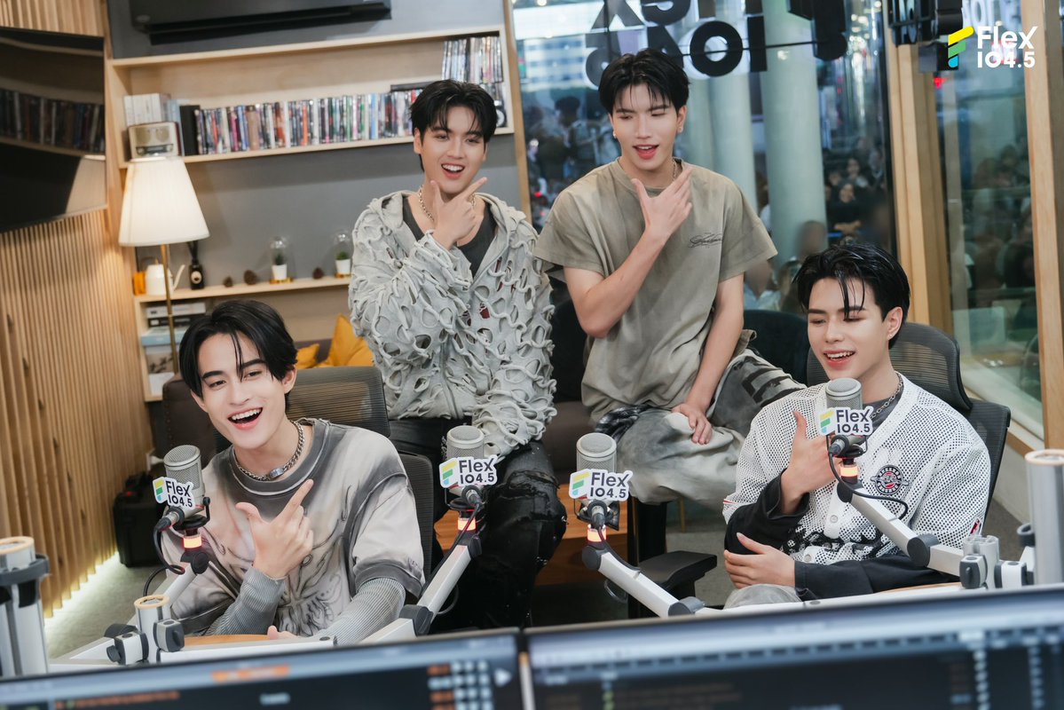 Flex_Connect's tweet photo. 📌ดูรายการ Flex Talk ย้อนหลังได้ทาง YouTube : FlexConnect
https://t.co/ZfQTMChzcQ

@keenkeno_sp @BarcodeTin @aliazhl @20aungpao @RiserMusic @clo_ver_riser 
.
#Flex1045xCLO_VERLonelyGirl
#LonelyGirlCLO_VER #CLO_VER #RISERMUSIC
#FlexTalk #FlexConnect #Flex1045 https://t.co/expmUMBWKt
