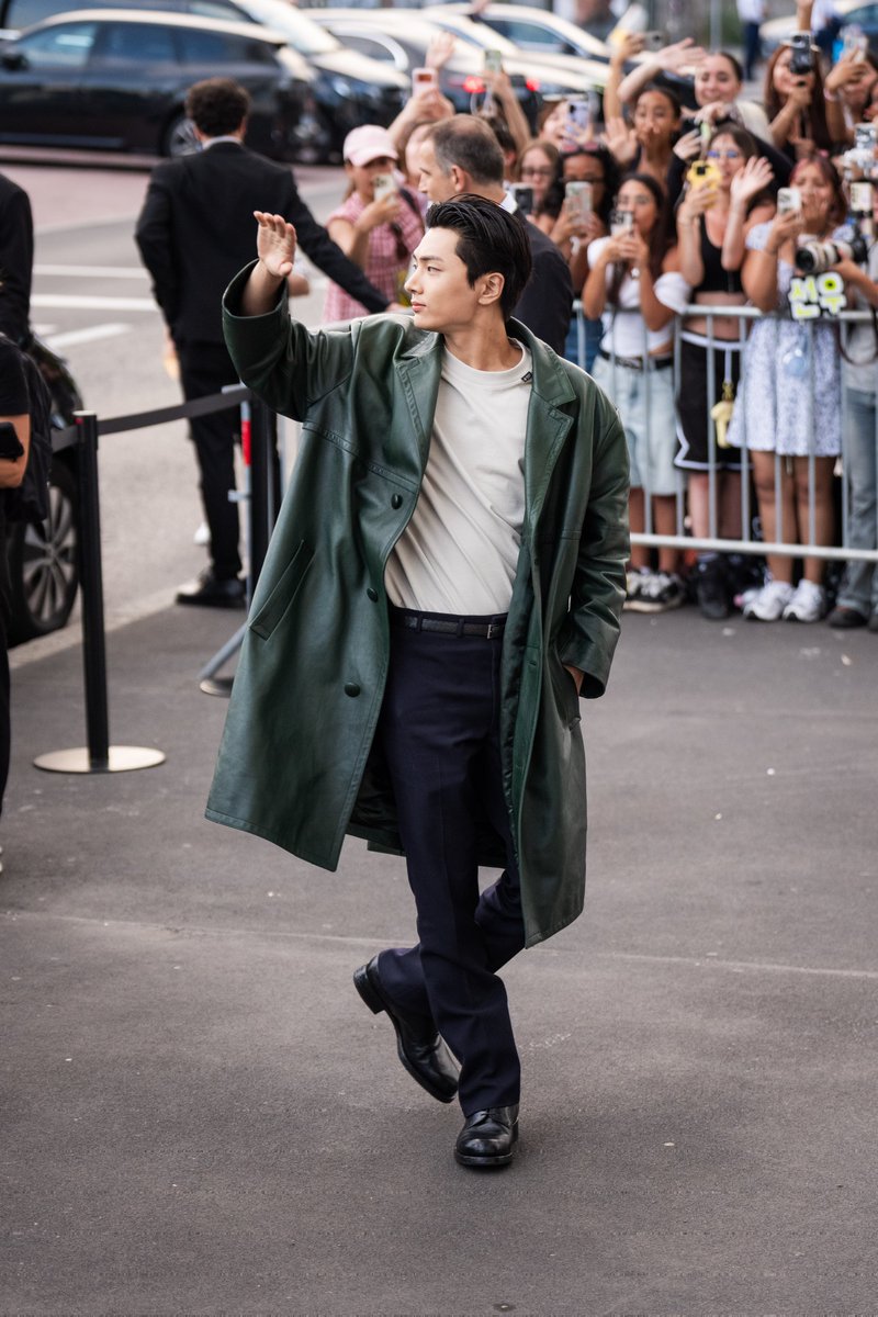 lessencestudios's tweet photo. Prada brand ambassadors Jay, Jake, Sunoo, and Ni-Ki of ENHYPEN arriving at the Prada after-show dinner at Milan Fashion Week.

#ENHYPEN #PradaSS27 https://t.co/bahWUZt3Wf