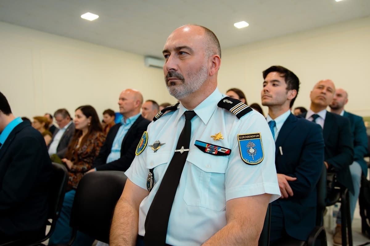 Eurogendfor's tweet photo. A EUROGENDFOR asset from @Gendarmerie, deployed within @EupmMoldova , supported the delivery of TETRA equipment to #Moldova’s Ministry of Internal Affairs.
The equipment will modernise secure communications, strengthen emergency response and crisis management. 

#EUROGENDFOR https://t.co/Jr9vNd8D9e