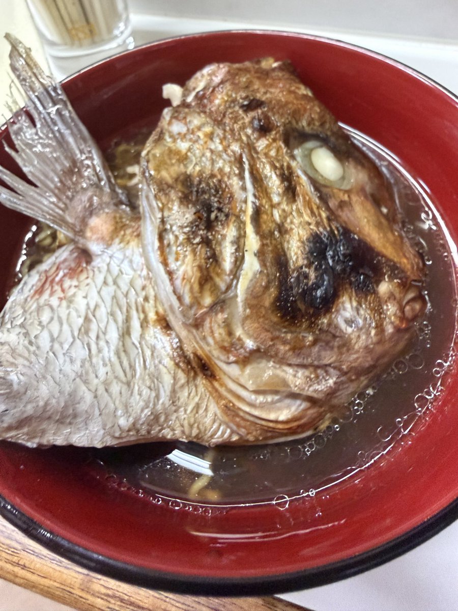 zero_jack2004's tweet photo. 最近忙しくてあまり行けなかったけど、締めのラーメンまでメニューにあった|￢`)
そして来たらこれ！麺見えない🤣
美味すぎた🍜
 #駅前酒場 https://t.co/l6NqqnPx6z