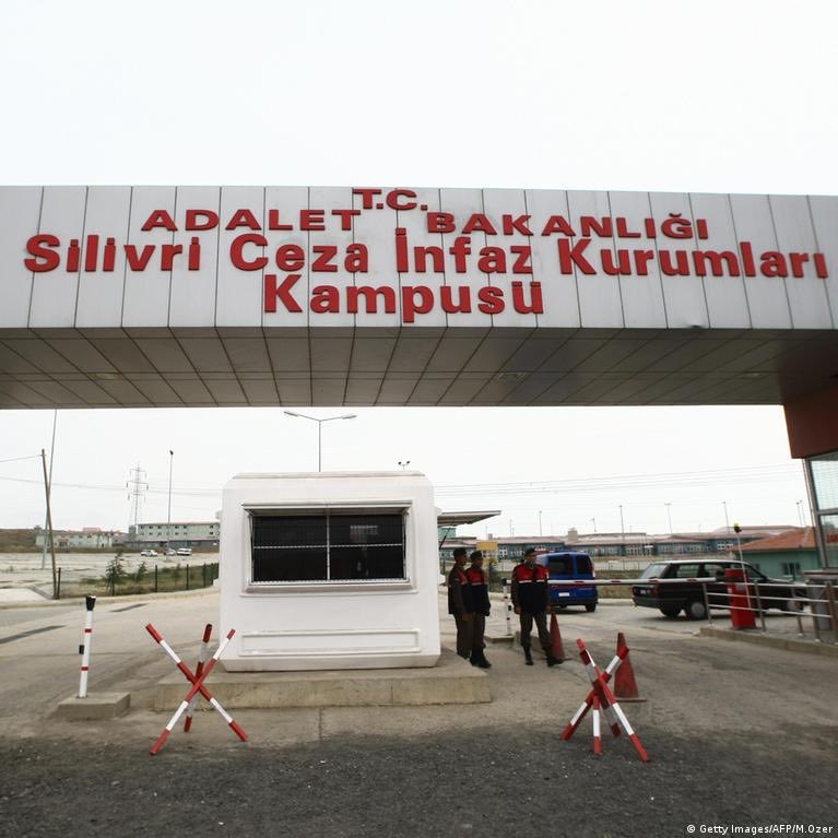 belhaberr's tweet photo. Ekrem İmamoğlu’na Silivri’de suikast…

Suriye’de yakalanıp Türkiye’ye getirilen IŞİD üyesi, örgütün Ekrem İmamoğlu’nu öldürmek için suikast hazırlıkları yaptığını itiraf etti.

IŞİD üyesi yakalanınca plandan vazgeçildi. https://t.co/y5bjIDUaJa