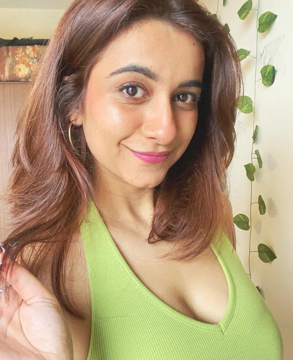 bestofsreeleela's tweet photo. kanupriya feeling naughty https://t.co/vEGJ4ikdeB