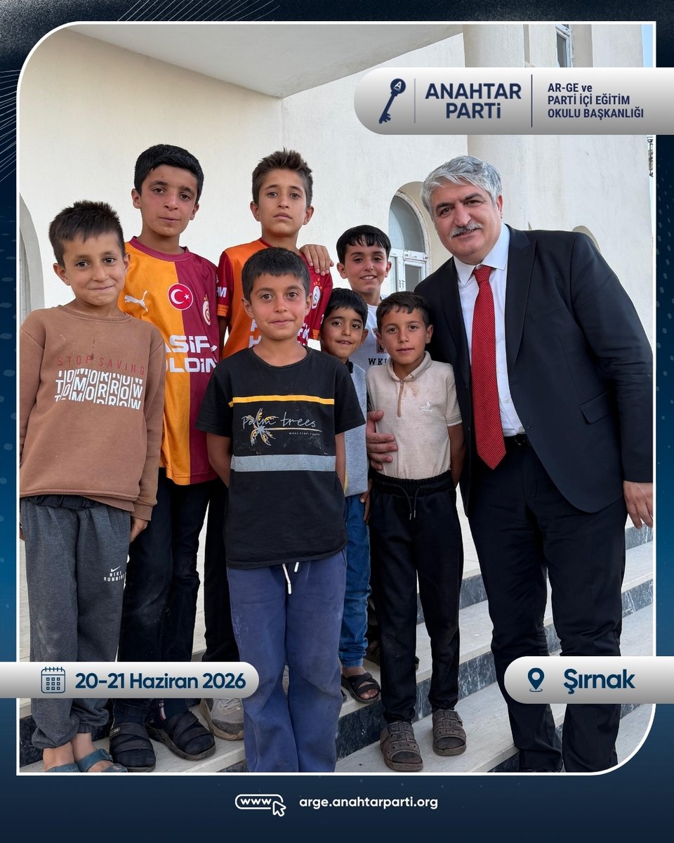 anahtararge's tweet photo. ŞIRNAK’TA SAMİMİYET, EMEK VE KARDEŞLİK

Genel Başkan Yardımcımız, AR-GE ve Parti İçi Eğitim Okulu Başkanımız  Prof. Dr. Özcan Güngör’ün Şırnak programı kapsamında; teşkilat mensuplarıyla buluşmalar gerçekleştirildi, vatandaşlarımızın görüş ve beklentileri dinlendi, şehrin öncelikli meseleleri yerinde değerlendirildi.

Üç gün boyunca Şırnak’ın merkezinde, ilçelerinde, köylerinde ve mahallelerinde yürütülen programlarda büyük bir gayret ortaya koyan İl Başkanımız Sayın Osman Tatar’ın özverili çalışmaları takdire şayandır. Misafirperverlikleri dolayısıyla kıymetli ailesine de teşekkür ederiz.

Merkez İlçe Başkanlığımız, Güçlükonak ve İdil İlçe Başkanlıklarımız başta olmak üzere il ve ilçe yönetimlerimizin değerli mensuplarının gösterdiği ilgi, samimiyet ve fedakârlık; teşkilatlarımızın ortak hedefler doğrultusunda ortaya koyduğu güçlü birlik ruhunu bir kez daha göstermiştir.

Şırnak’ta hissedilen heyecan, kararlılık ve çalışma azmi; milletimizin umudunu büyüten teşkilat anlayışımızın sahadaki güçlü yansımasıdır.

#anahtarparti #anahtararge #şırnak #özcangüngör #ortakakıl #milletinanahtarı
