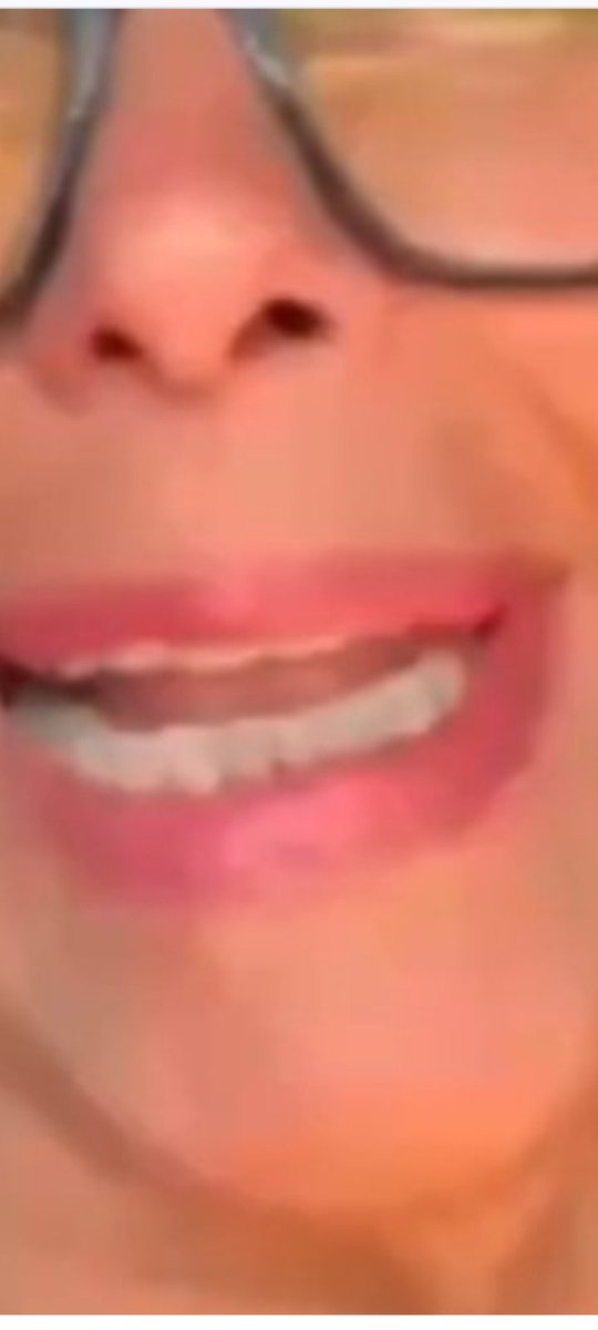 ObservadBinario's tweet photo. ¿Son vainas mías o qué? ¿Acaso estamos descubriendo "algo nuevo" con las sonrisas fingidas de Delcy? https://t.co/2CIZzfWJKu
