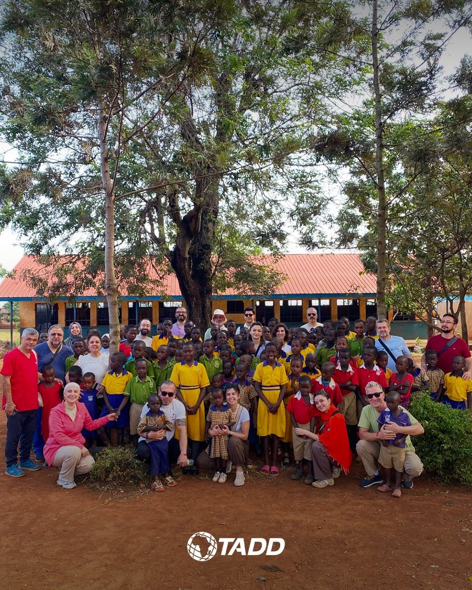 TADDAfrika's tweet photo. Uganda’daki okul ziyaretimiz sırasında sağlık ekibimizle birlikte çocuklarla bir araya gelinerek çeşitli hediyelikler dağıtıldı.

#Tadd #Afrika #Africa #Uganda https://t.co/6qluLTJ1pz