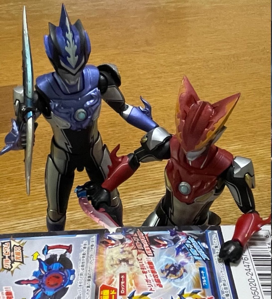 yondokoroari's tweet photo. スラッガー使って、自分(達)の玩具のテープカットしてくれてるかつ兄良すぎるな https://t.co/jSJgU8TThT