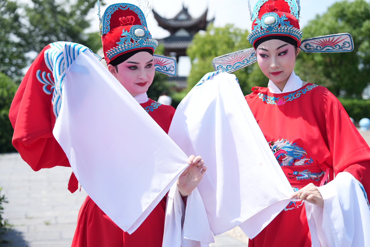 SoAnhui's tweet photo. Sasha, a Belarusian post-00s student majoring in Music Performance at Anhui University of the Arts, fell for Chinese traditional culture and picked up Huangmei Opera half a year ago. 
After constant practice, she can now sing a full segment of Female Emperor’s Son-in-Law.
#China #culture #art #culturalexchange #studyinChina #internationalstudent #studyabroad #huangmeiopera #visitchina