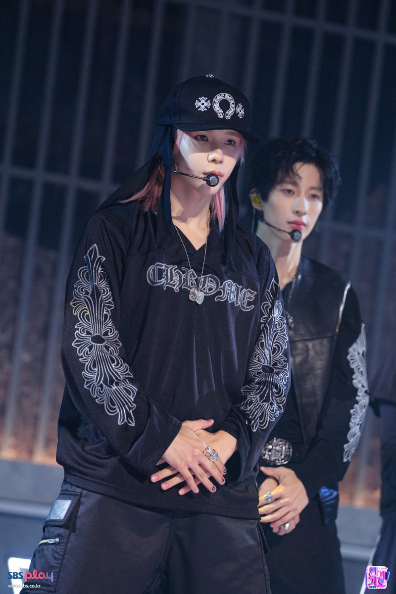 itswinter25th's tweet photo. 흐앙 ���블랙인데 왜 말랑이지 https://t.co/3Yu5xBsMSU