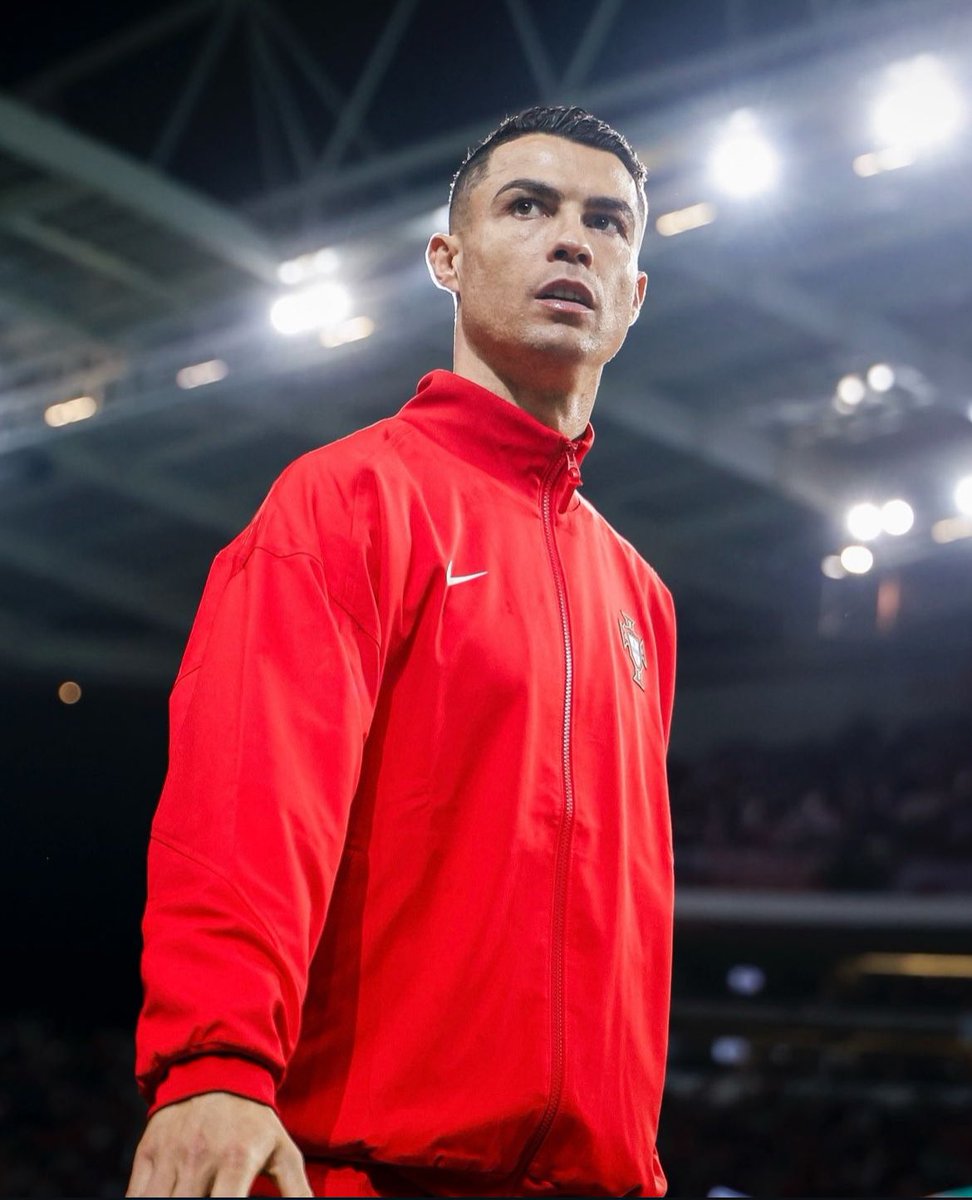 TeamCRonaldo's tweet photo. 🚨🎙️ RIO FERDINAND:

“They say Cristiano shouldn't play. Why? Because he messes up their formation. In fact, I'll go even further and say: if he hadn't played in the qualifiers, they wouldn't have qualified, because it was his goals that got them there.” https://t.co/uCKwl6hsds