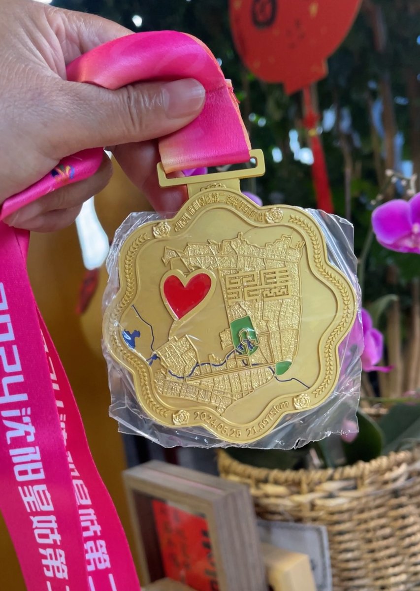 Fr33zy_g's tweet photo. [Just nailed my first marathon! That finish line high is indescribable—weeks of early mornings and tough runs all worth it! ]， https://t.co/MenlpcOhSP