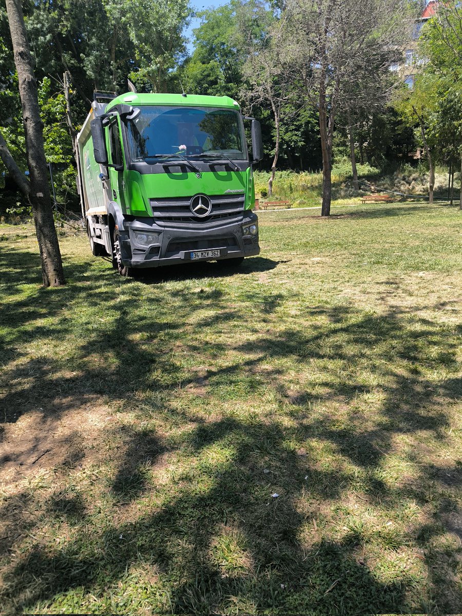 _CG_S's tweet photo. Asli göreviniz güzelleştirmek ve korumak iken zarar vermeniz normal mi? 

Çepeçevre yol varken elzem değil ama hadi diyelim böyle gerekti sonrasında zararınızı da düzeltmiyorsunuz. 

Ayrıca Konaklar Parkı da Doğal ve Tarihi Sit Alanı statüsündedir.

@IBBcozummerkezi @istanbulbld  @nuriaslan_tr @alpkokin_pelin @tolmhan @ibbyesilist
İBB #İBB CHP #CHP çita İstanbul Büyükşehir Belediyesi #istanbulbüyükşehirbelediyesi Ekrem İmamoğlu #ekremimamoğlu