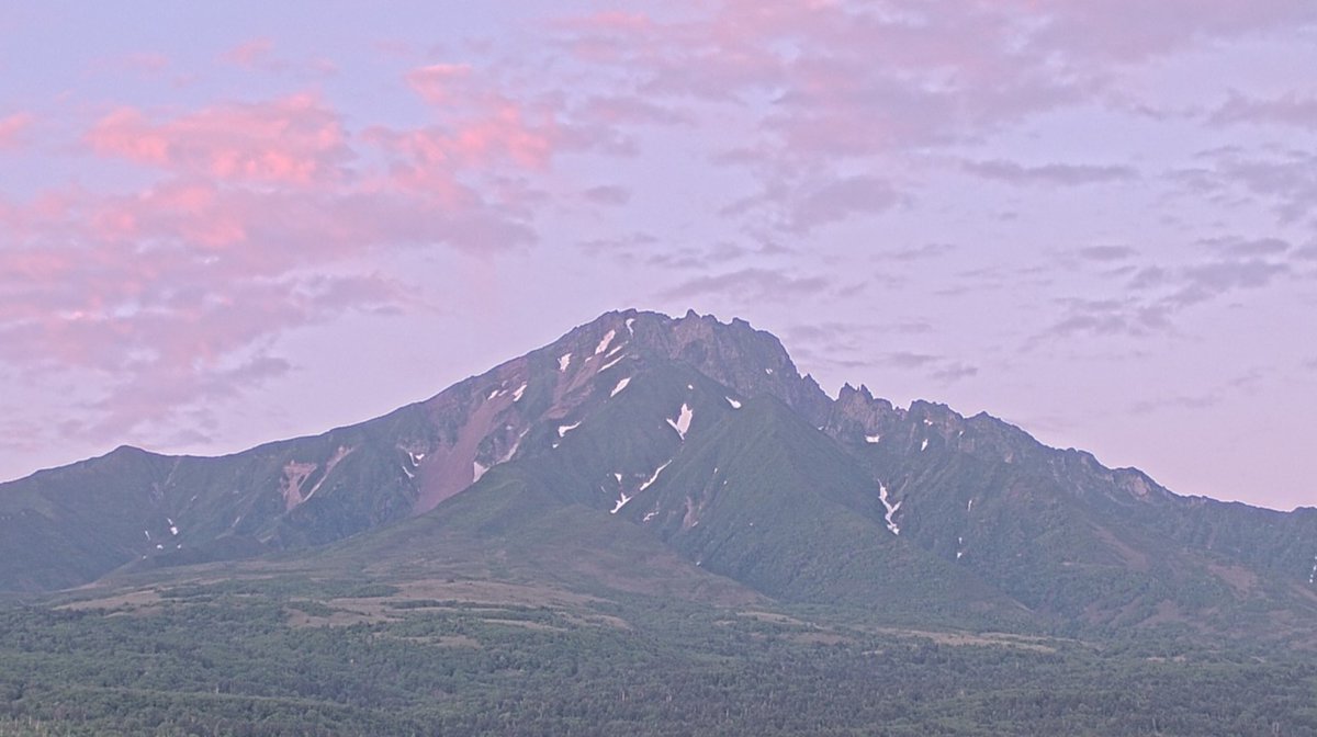 silverf431's tweet photo. なんと美しい..

#利尻山 #アーベントロート ではないけど、#夕焼け #利尻島 #北海道初夏 #ライブカメラ https://t.co/zvq5s5EF6e