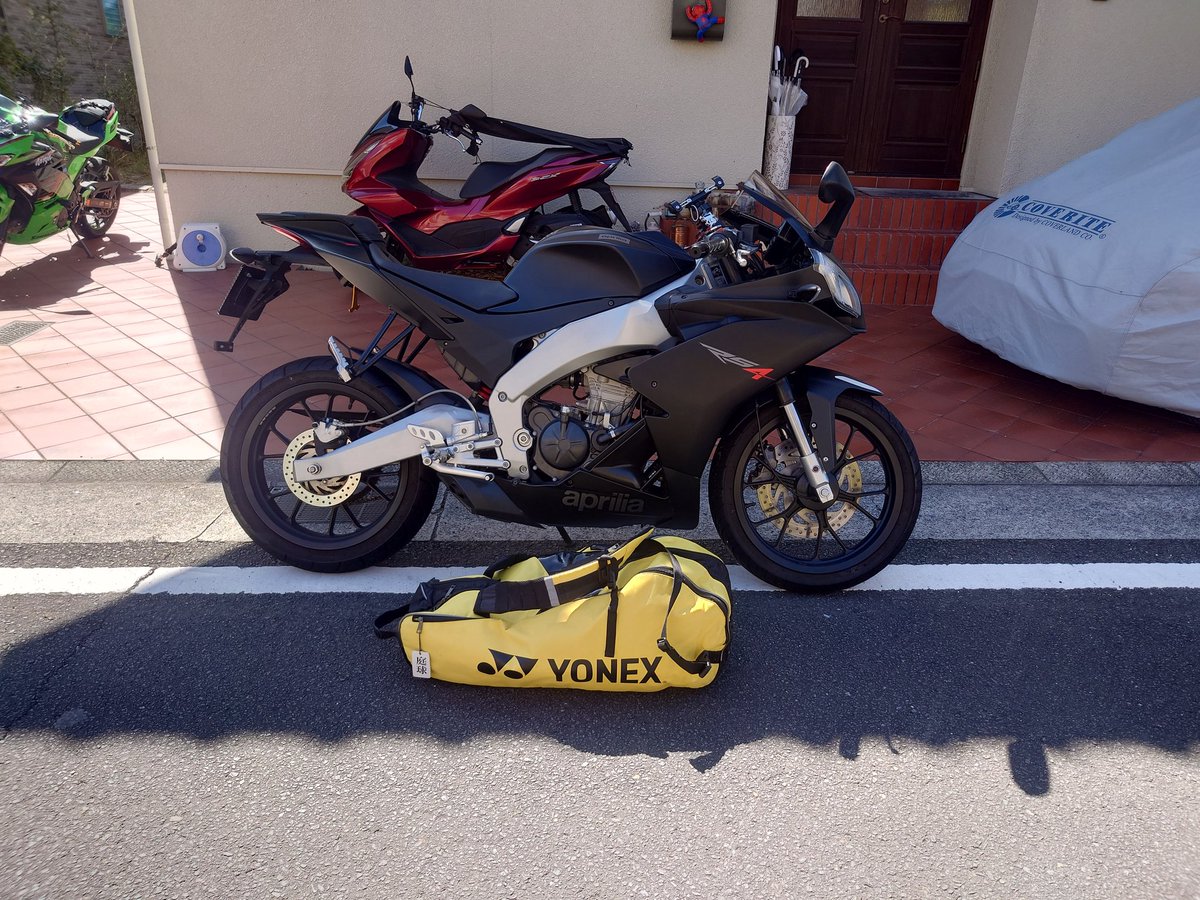TakasukeYuuki's tweet photo. 名前:ataragi
性別:♂
年齢:28 （'98）
住:愛媛
車種:ninja400('23),RS4 125('13)
趣味:バイク,ソフトテニス,麻雀,ゲーム
一言:今年こそはサーキットに初挑戦してみたいですね。。。
職場が真っ黒すぎて休み取れる気しませんが。。。。

#バイク乗りと繋がりたい 
#ninja400
#RS4125 https://t.co/2BBGPYoJcQ