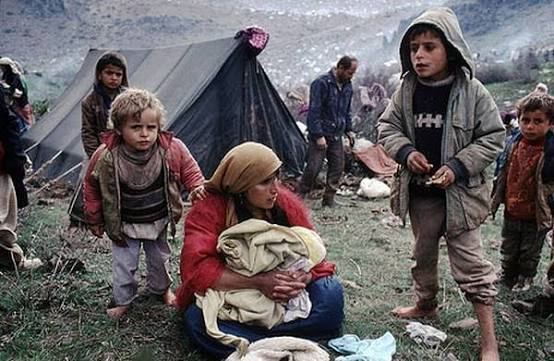 Kurdistan_AR's tweet photo. هذا ما فعله العراق بالكورد من تهجير وأبادة ومجازر.

لم يكن للعراق أن يتوقف لولا مقاومة البيشمركة وتدخل دول التحالف الدولي. الحقوق لا يتصدق بها أحد أنما تؤخذ بالقوة وهذا ما نفعله الآن في سوريا وسنفعله في تركيا وإيران أيضاً. https://t.co/DdLd8AywSG