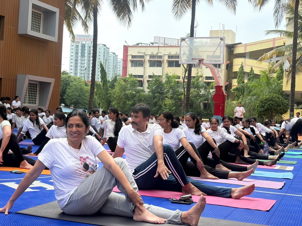 rrdch's tweet photo. 🧘‍♀️🌿 RRDCH celebrated International Yoga Day 2026 with an inspiring yoga session led by Mrs. Deepika Rawal. Faculty and students embraced wellness, mindfulness, and holistic health through the Common Yoga Protocol. 💚 #InternationalYogaDay #YogaDay2026 #RRDCH #YogaForWellness https://t.co/PdTYKuBCEm
