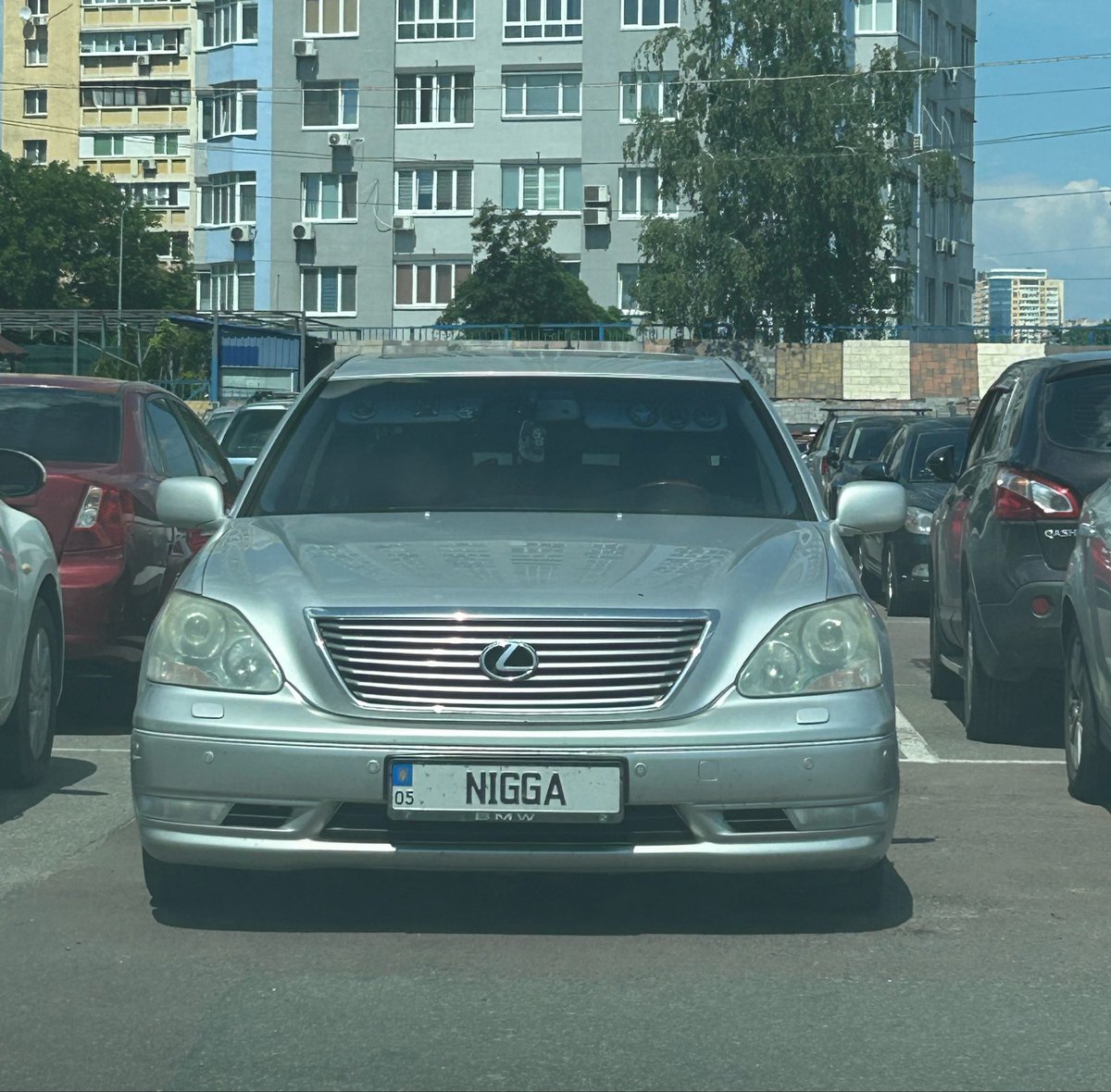 Neoncaffeine's tweet photo. just saw the craziest license plate in kyiv today https://t.co/OOuPMcFThZ