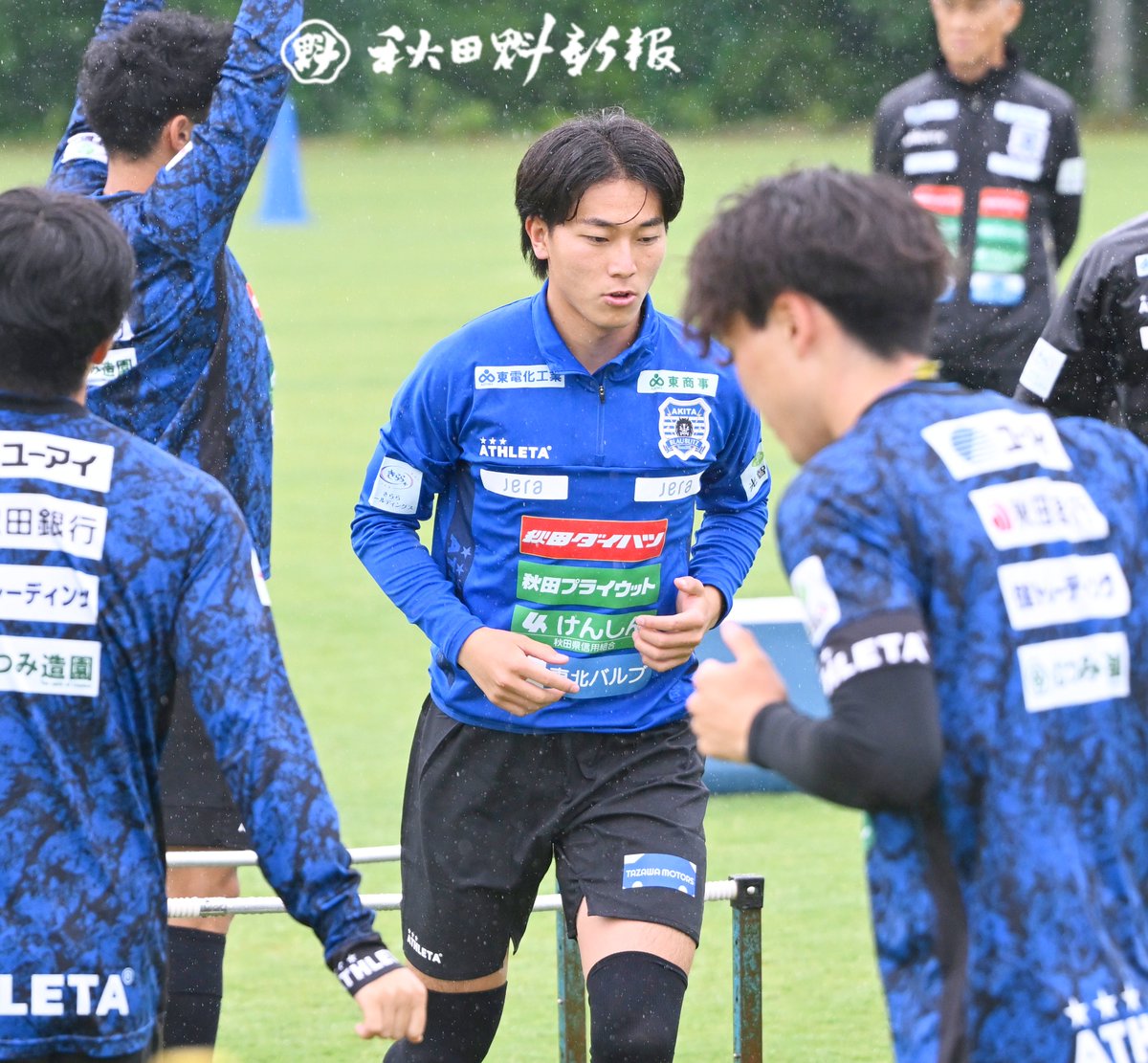 skgk_BBtansub's tweet photo. チームには知り合いがいない中での移籍も「新しい環境は嫌いじゃない。ドキドキよりも楽しみが大きい」と笑顔。
#河野貴志 選手にオススメの飲食店などを教えてもらったようで、#吉田謙 監督については「めちゃくちゃいい人だから！」と念押しされたそう。
#ブラウブリッツ秋田 #岩井琢朗 #秋田魁新報 https://t.co/QzzdAAZuvS