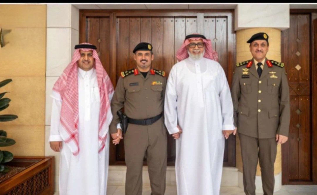 alqababnh's tweet photo. يبارك الحساب الرسمي لفخذ القبابنة من قبيلة السهول لسعادة العميد علي بن محمد آل السوداء القباني السهلي ترقيته لرتبة عميد وتقليده الرتبه من صاحب السمو الملكي الأمير فيصل بن بندر بن عبدالعزيز أمير منطقة الرياض.
نسأل الله له التوفيق والسداد. https://t.co/olKF4WFjGo