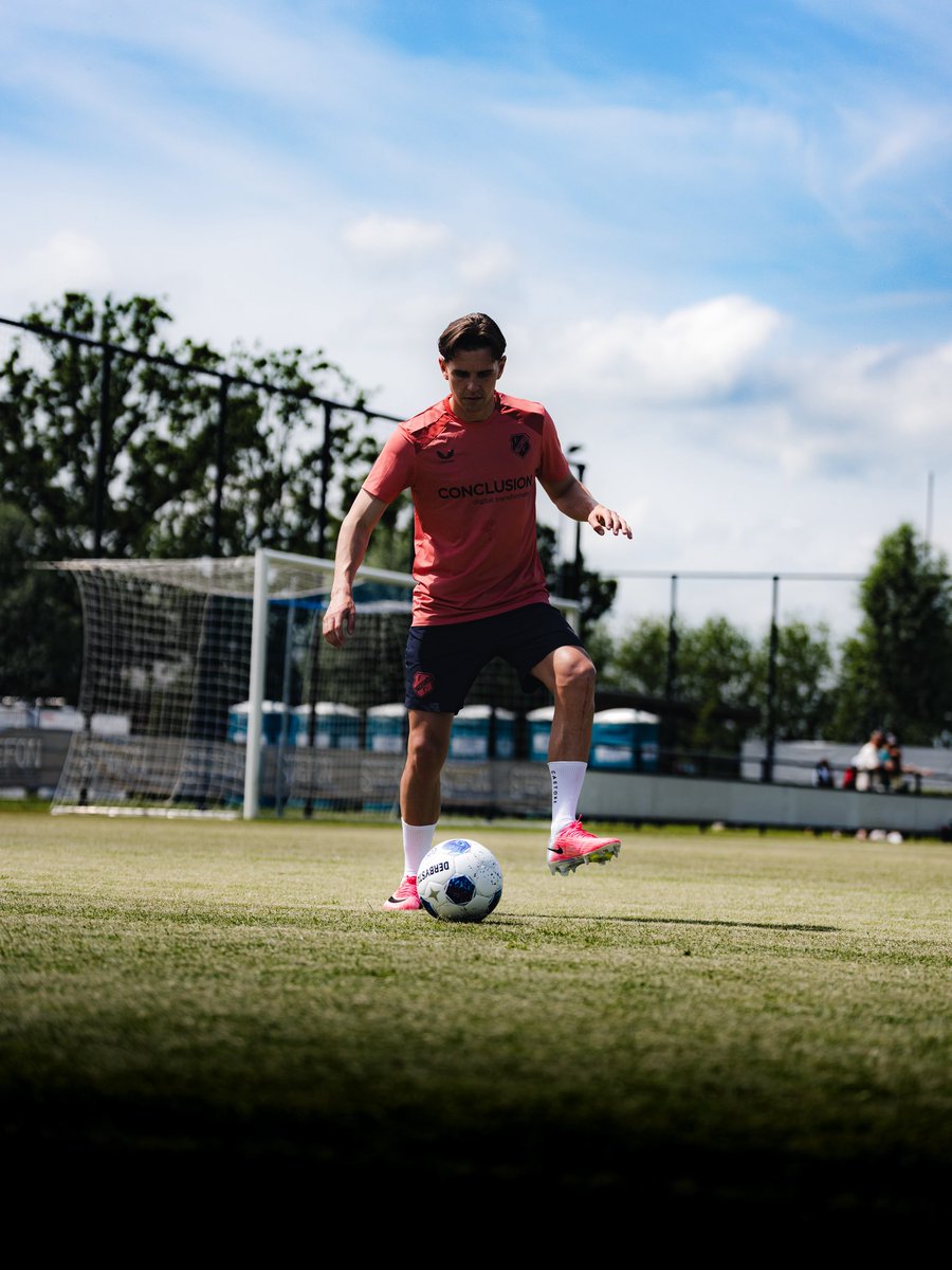 fcutrecht's tweet photo. Weer terug op het veld! 🤞❤️ https://t.co/SOR2c04SjH