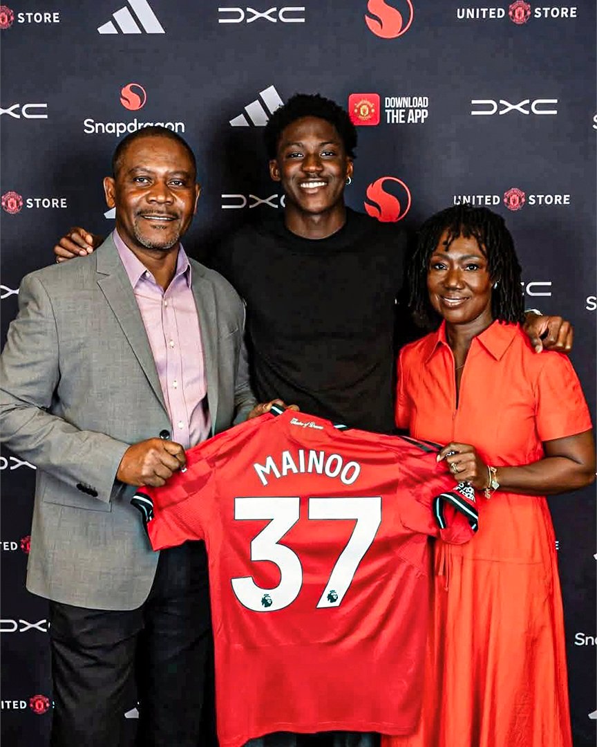 ESPNUK's tweet photo. Kobbie Boateng Mainoo was born in Stockport to Ghanaian parents.

When asked about possibly playing for Ghana, he said:

"I'm obviously proud of my Ghanaian heritage... but it's always been a dream to play for England."

Now he'll face the Black Stars at the World Cup 😮🍿 https://t.co/FOqLldHC61