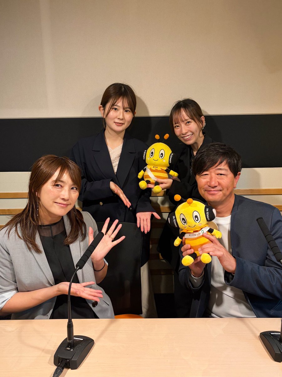 hosodaaya's tweet photo. 「DREAM=夢」を追う人、「夢」を追い続ける人を応援する、
@dream_834 世田谷ドリームプロジェクト。

さて明日@fmsetagaya FM世田谷にて
12時半よりOAさせて頂きます
今週のゲストは、
次世代の空調システムを開発する、
グリーンレイズ輻射空調エンジニアリング 代表 藤原淳之介さんです。

従来のエアコンとは違って、
「風が出ない」「音がしない」人に優しい居住空間を提供。

各方面から注目され、
先日も、TBS「王様のブランチ」で取り上げられました。

@faithnetwork_jp 
@the_granduo 
番組スポンサーとして支えてくださる
フェイスネットワークさんの
水と緑豊かな田園都市「二子玉川」に誕生した
ウェルネス高級賃貸マンション
THE GRANDUO FUTAKOTAMAGAWA」完成内覧会でも
細田も伺わせて頂き
せたまち散歩にて塚田昌代さんも取材させて頂きました！

健康寿命は快適な居住空間から”という思想のもと、
心身のリラックスを追求して設計されたレジデンスにて

多摩川の自然と都市機能が融合する二子玉川という地にふさわしく、
住まいそのものが身体を整える環境となることを目指した魅力の中に
全戸に導入された「風の出ない」唯一無二の空調システム。
風のない快適性と空間設計を両立する輻射空調システム「SMART RAY」

無風・無音・乾燥しない”快適性と、
デザイン性・施工性を兼ね備えた空調ソリューションで、空間の“空気のあり方そのものを設計する洗練さ。

壁面に馴染み、
オシャレにアクセントを添えたり、
住宅で初めて住宅設備の中心であるキッチンにまで輻射パネルを一体化し、“空間全体でととのう体験”の実現し
空調機能付アイランドキッチン「KUAIR（クエア）」により
キッチンは暑い！という住まう皆様を思う導入の配慮、優しさ。

不快な風、乾燥、ホコリ、運転音から解放された環境で、
快眠・静けさ・リカバリーがもたらす“深いやすらぎ”を、日常に。

@phiten_official 
ファイテン社のナノメタックス技術を採用。人体にやさしい独自の技術をパネル表面にコーティングすることで、空調そのものにリラクゼーション効果を付加し、従来にない“ととのう空間”を創出します。
従来型エアコンのように強い風を送り出すのではなく、
空間全体を穏やかに整える方式を採用。

室内の温度ムラを抑え、
静かでやわらかな体感を実現。

まるで高級スパやリラクゼーションサロンのような落ち着き。
日々の暮らしそのものが“回復の時間”へと変わる画期的な住環境のご提案。

バドミントンや卓球など風が影響する体育館や
住宅・医療・教育・商業・研究など多様な分野への展開へ。

伺えば伺うほど優しさの連鎖も。
7月開設される
グリーンレイズ鎌倉小町ショールーム（仮称）にて
体験体感できるそう。

50歳を目安に新たな挑戦をされた藤原さん。
温暖化に暑熱対策など気候に対して
新たなソリューションとして輻射空調を広めるべく尽力され
いい製品を届けるためにはエンジニアリング力の大切さ。
行動指針に社員、全員がエンジニアたれという社員のアイデアを、思いを大切にされる藤原さんのチーム力。
その先の地域貢献活動からの輪。

熱意あふれる藤原淳之介さんの夢
是非お聞き頂けましたら幸いです！

住まう方々への快適さ、優しさ、心地よさには
最新であり最善の知恵の集結。
@the_granduo いつぞやと憧れます🥹
内覧会など開設されたら、是非ご体感を。

素敵なご縁繋いでくださりありがとうございました！