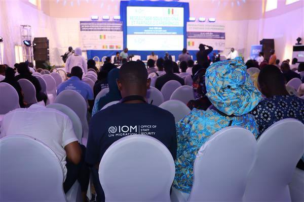 OIMSenegal's tweet photo. M. Abdou Karim Cissé, Directeur des Sénégalais de l’extérieur a salué les résultats de ce programme qui a notamment « facilité l’accès des jeunes et des femmes au marché du travail pour des emplois décents et durables ». 

#foire #reseautage https://t.co/di1SVm7zYz