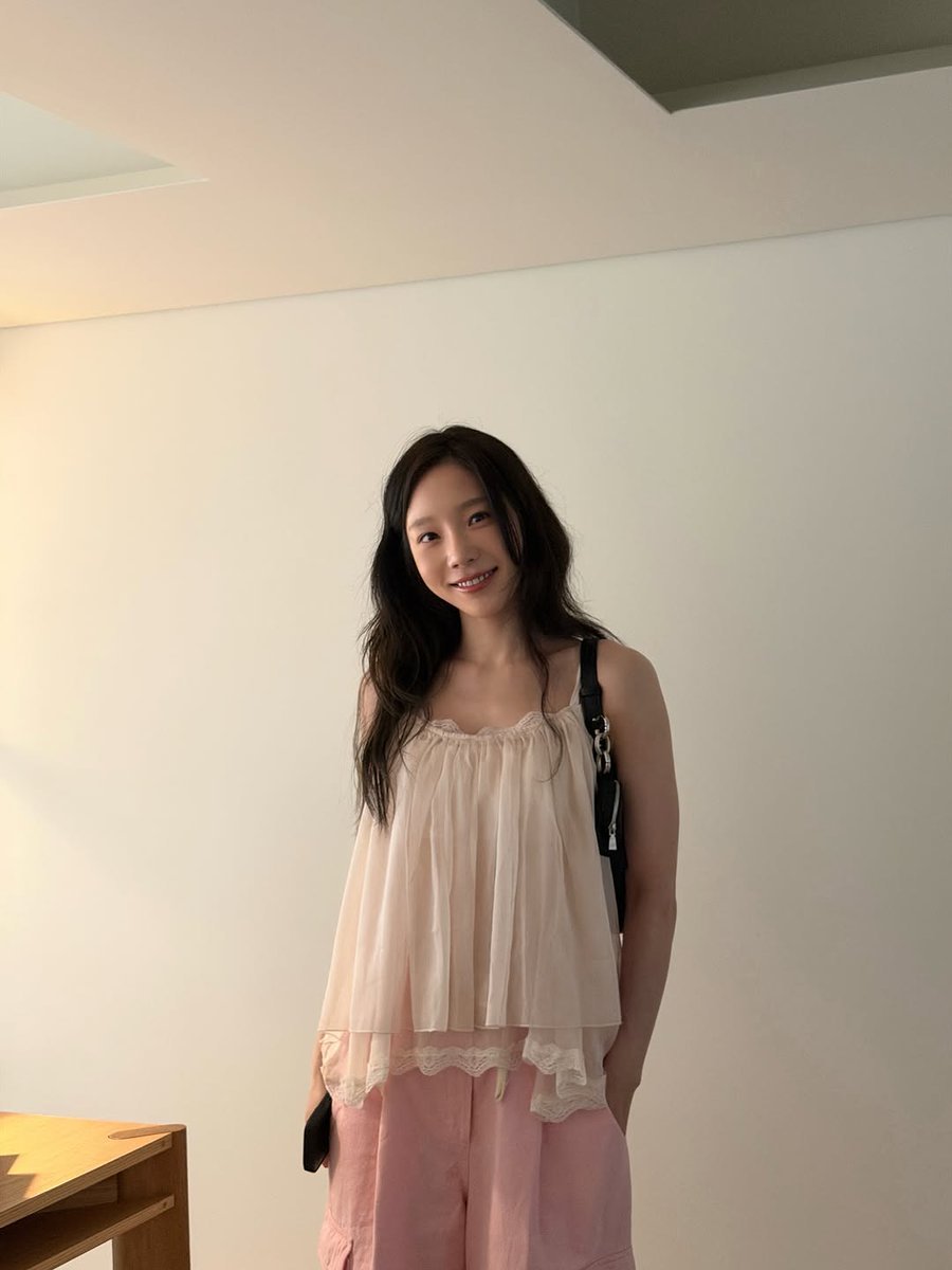 gravityeon's tweet photo. semoga ada vlognya, she is so pretty 😭 https://t.co/5HwM5aSNH9