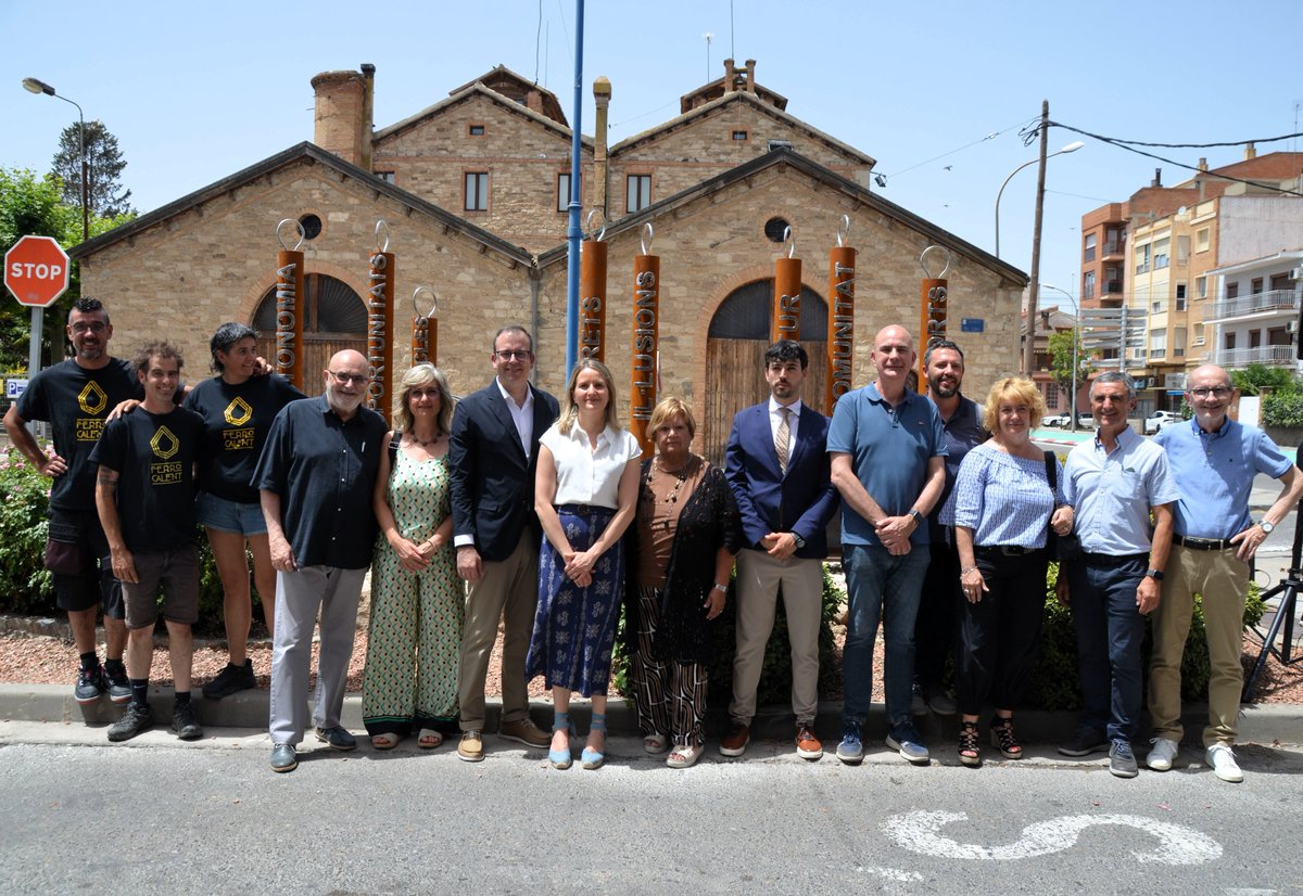 ajdemollerussa's tweet photo. 📌Mollerussa homenatja els 50 anys d’ @aacudam  amb una escultura urbana que reinvindica la inclusió i la dignitat
📌La consellera de @dsocialscat destaca que l’entitat representa el full de ruta cap a una societat amb millor estat del benestar
👉https://t.co/2cybyvaSYJ https://t.co/snz5FWr0kO