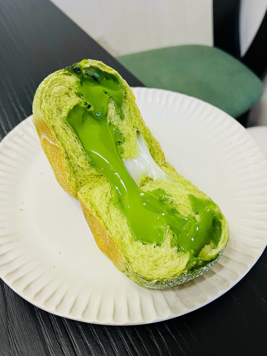 jellajjing93682's tweet photo. Just grabbed a warm matcha scented croissant from the new bakery down the street—flaky, buttery, and my Monday morning just got a sweet little upgrade https://t.co/tURBIhUzf4
