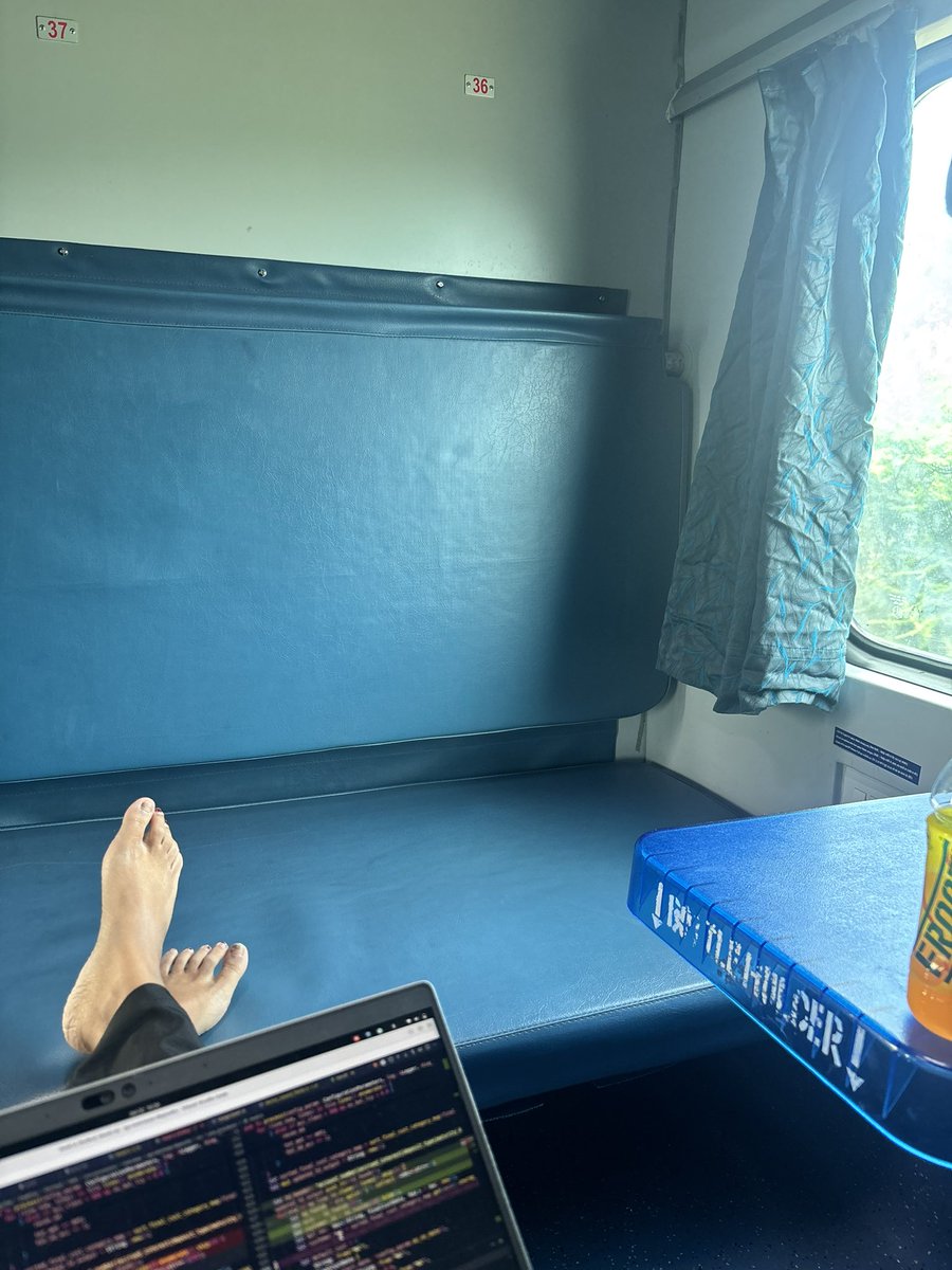 serenmimiity's tweet photo. The entire section is empty lesssgoooo
Like in the entire coach there are just 2 people 😭 https://t.co/lnqp0xJ5GR
