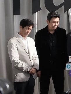 salmamilk's tweet photo. ทั้งส่วนสูงทั้งนั่งไขว่ห้างบอกโพได้ชัดเจน 
#.ทีมบิ๊กอนันต์คุณฤทธิ์ใช่หรือไม่
#.รักมิดเดิลเอจ
#.รักกบต้อม https://t.co/kqTqNcgANS