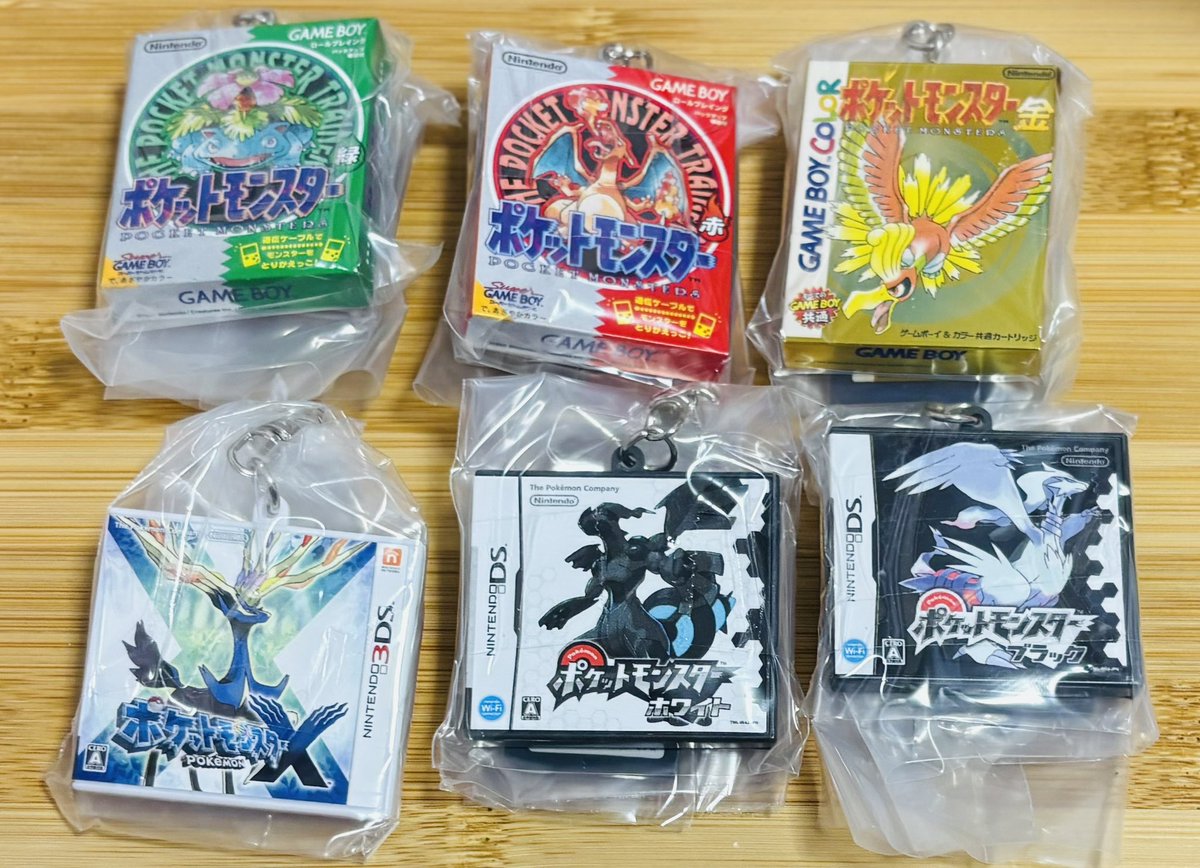 パッケージ＆ゲームカードキーホルダー、被りまくる人たくさんいて三つ 