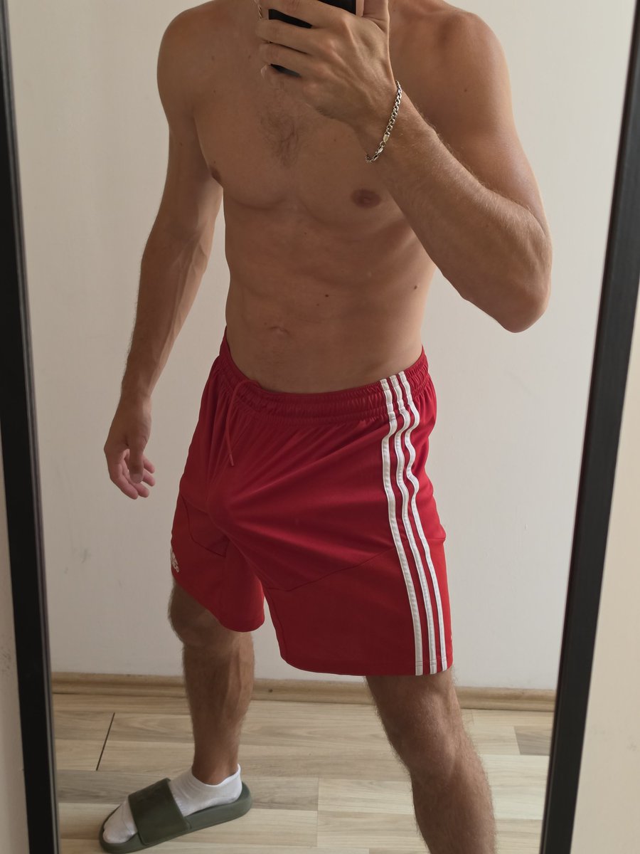 big_james_007's tweet photo. Hey 😈💦
.
#fitman #bulge #shirtless #abs #hairylegs https://t.co/nfBtSrSpmk