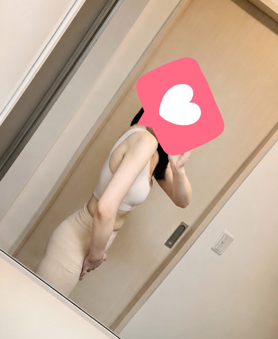 Hachikna's tweet photo. ダイエット1年経過
💉マンジャロ2.5mg 38本
💖体重 62kg→45kg 💖BMI 25→18
💖体脂肪率 36%→21%
ぽっちゃり人生卒業！？幼少期から太ってたから信じられない。容量上げる余裕がない分は気合でカバーしたよ🤘🔥お腹はまだぽよってるけど、47kgキープを目指してまだまだ頑張ります👸⤴ https://t.co/mmJqSXSM4C