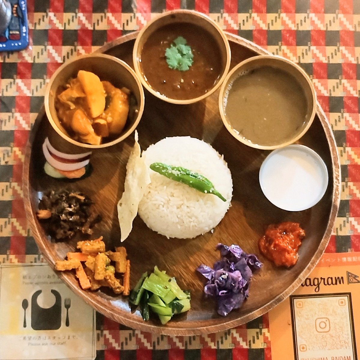mini9216's tweet photo. 6/22 湯島にある#BAIDAM さんへ。

❏カシスウーロン
❏Special Dal Bhat
✢マトンカレー
✢旬野菜のカレー
✢ダル
・グンドゥルック
・ムラコアチャール
・サーグ
・ラトパンダ
・トマトアチャール
・パパド
・バスマティライス
・ラッシー

味、コスパ最高😆👍

#ダルバート
#ネパール　
#湯島 https://t.co/5kQY77HU0J