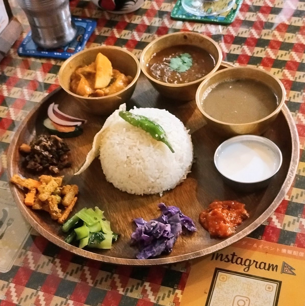 mini9216's tweet photo. 6/22 湯島にある#BAIDAM さんへ。

❏カシスウーロン
❏Special Dal Bhat
✢マトンカレー
✢旬野菜のカレー
✢ダル
・グンドゥルック
・ムラコアチャール
・サーグ
・ラトパンダ
・トマトアチャール
・パパド
・バスマティライス
・ラッシー

味、コスパ最高😆👍

#ダルバート
#ネパール　
#湯島 https://t.co/5kQY77HU0J