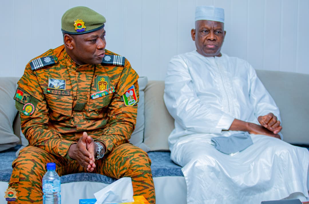 Gendnatbf's tweet photo. Le Chef d’État-Major de la Gendarmerie Nationale à la rencontre des forces morales du Burkina Faso : une démarche guidée par la promotion du vivre-ensemble et de l’unité nationale 
La suite:https://t.co/z4nItnwQLX https://t.co/17Op0VDXkF