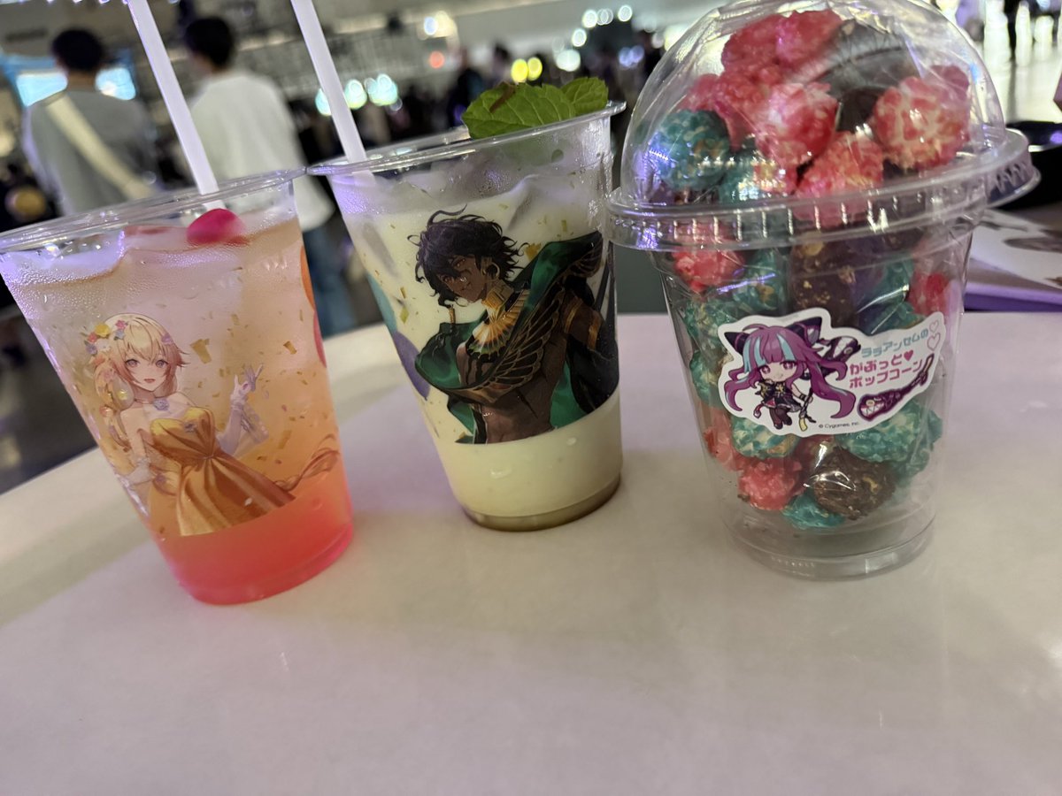 silverapple55's tweet photo. シャドバフェスすっごく楽しかったー！！😭✨
両日午前参加しかできなかったけど、初めて面と向かって対戦したし、生もこたん見れたし、音楽も本当に素晴らしかったし、最高でした…😭
もっとこの空間に居たかった😌
シャドバ最高！！🥳
#シャドバフェス2026 https://t.co/7jZMb0tLRY