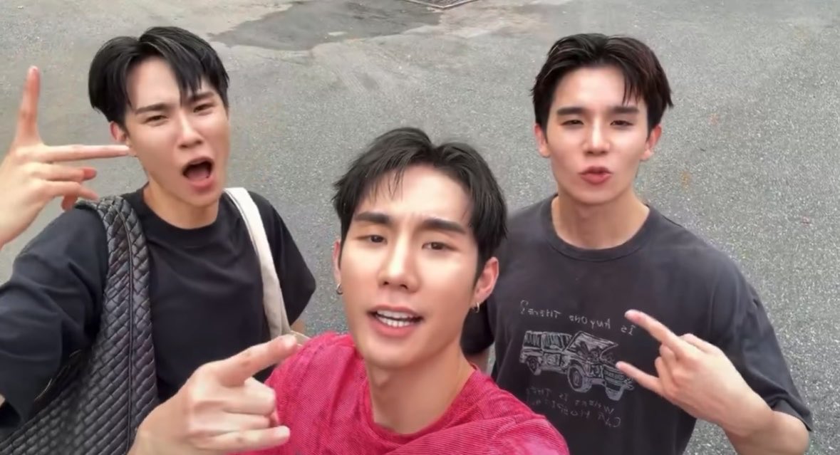 Nukcyn's tweet photo. เฉลยแล้วว่ารายการใหม่คือ 
3เกลอชวนEATbyเป๊ปซี่มิตรชวนกิน แล้วที่ฟอส จูจู้ หมอจิมอยู่ด้วยกันสิ้นเดือนที่แล้วคืออะไรอะ เคออส เคออสอยู่อย่างนั้น

#fforce_ #kasibook #ฟอสบุ๊ค https://t.co/g5o2a0MFGK