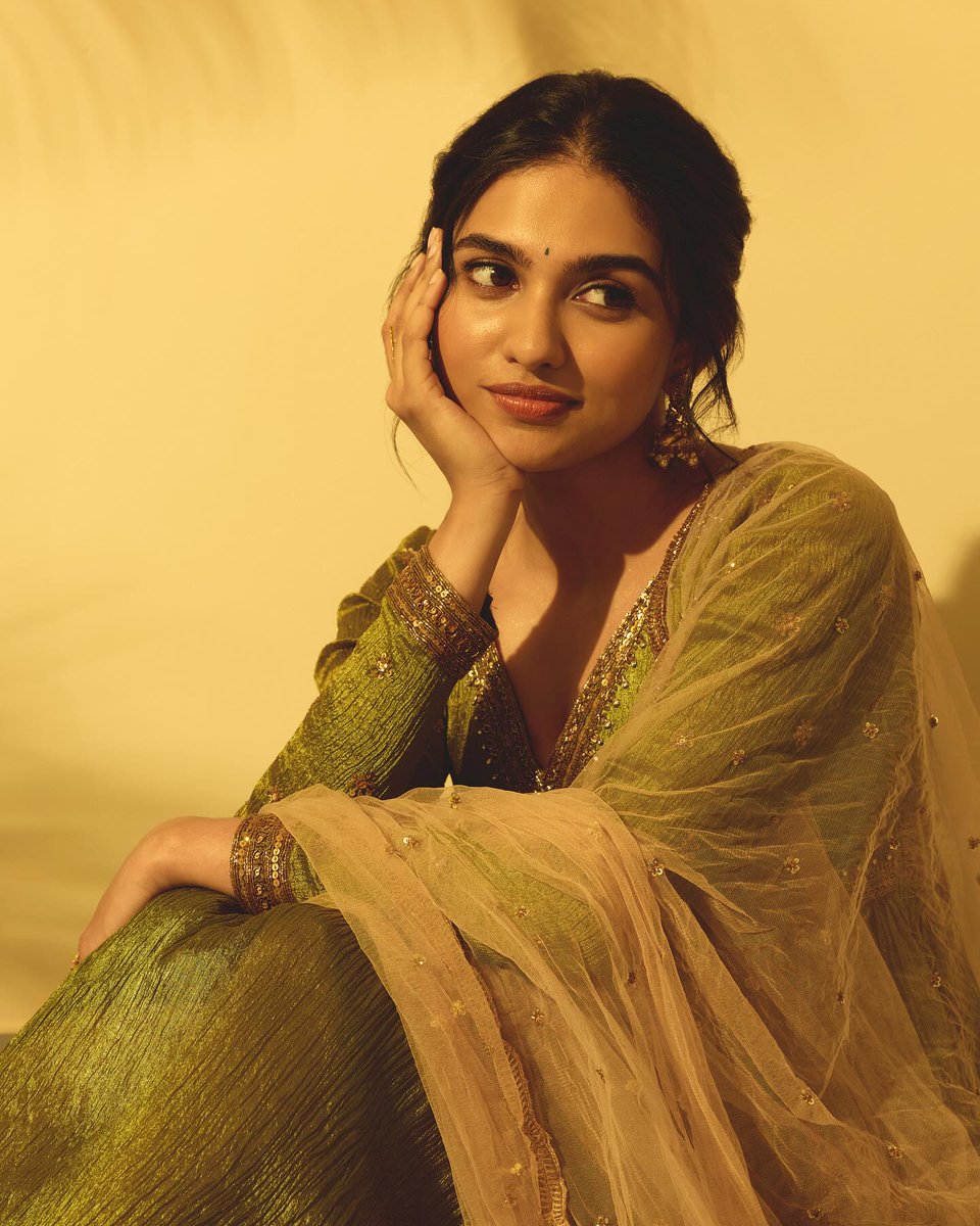 AllwinAgash's tweet photo. Happy Birthday @_mamithabaiju Darling 😍🥰 https://t.co/13hzdb4aLO