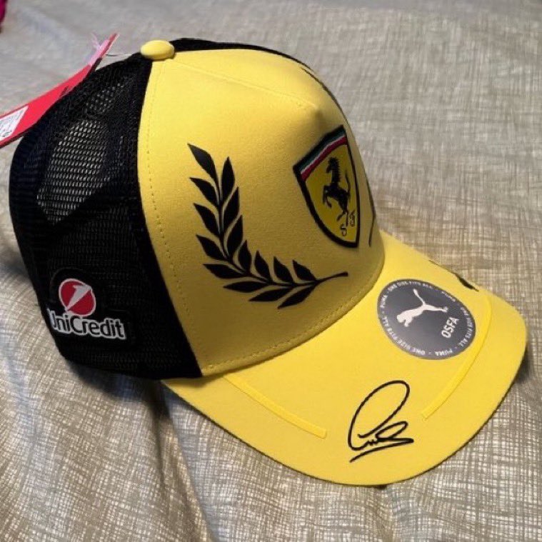 F1PitCrew1's tweet photo. Lewis Hamilton’s new merchandise for the Silverstone Grand Prix

#F1 #BritishGP https://t.co/6iote2Egvb